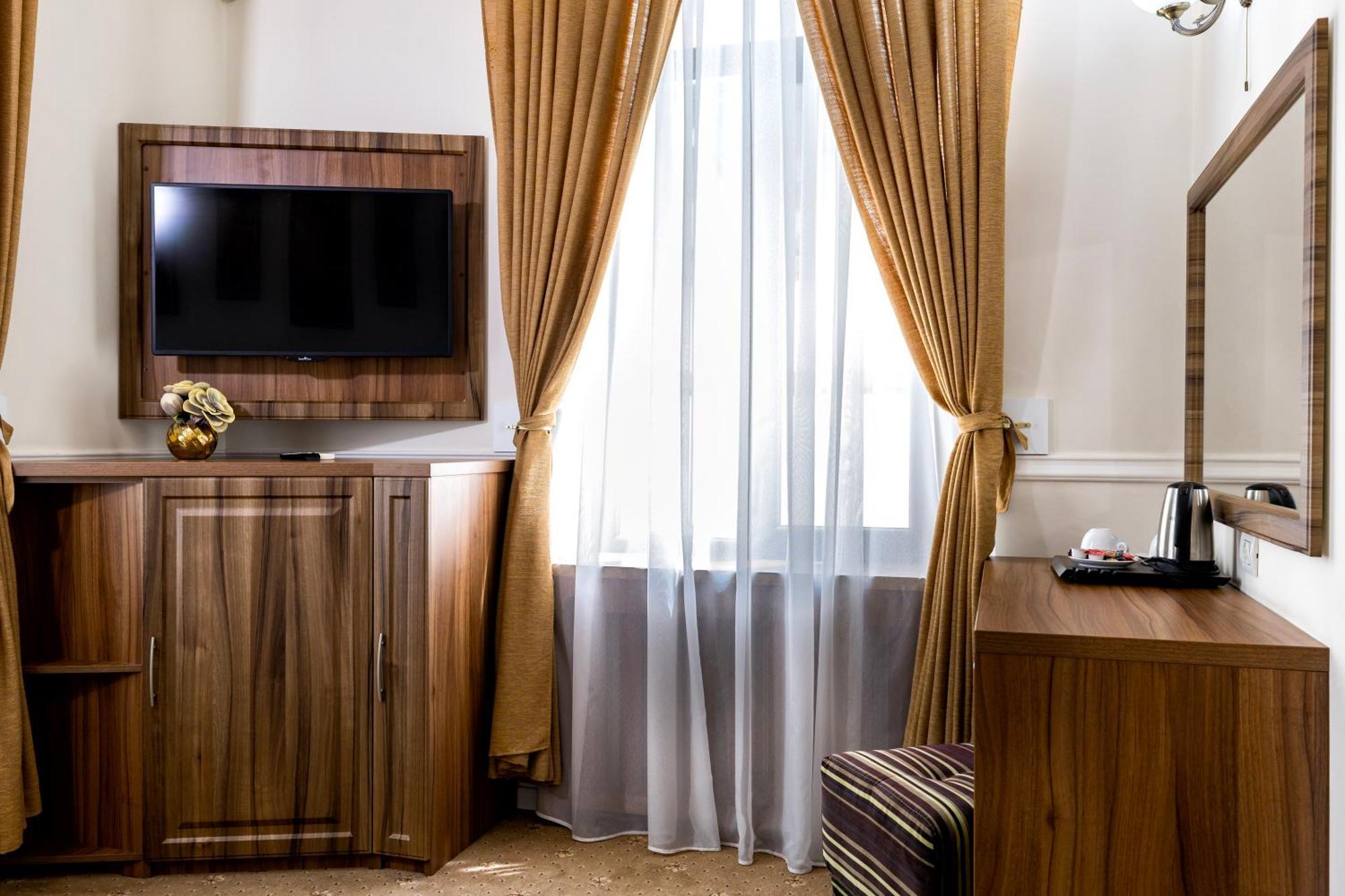 La Strada Boutique Villa Pitesti Bagian luar foto