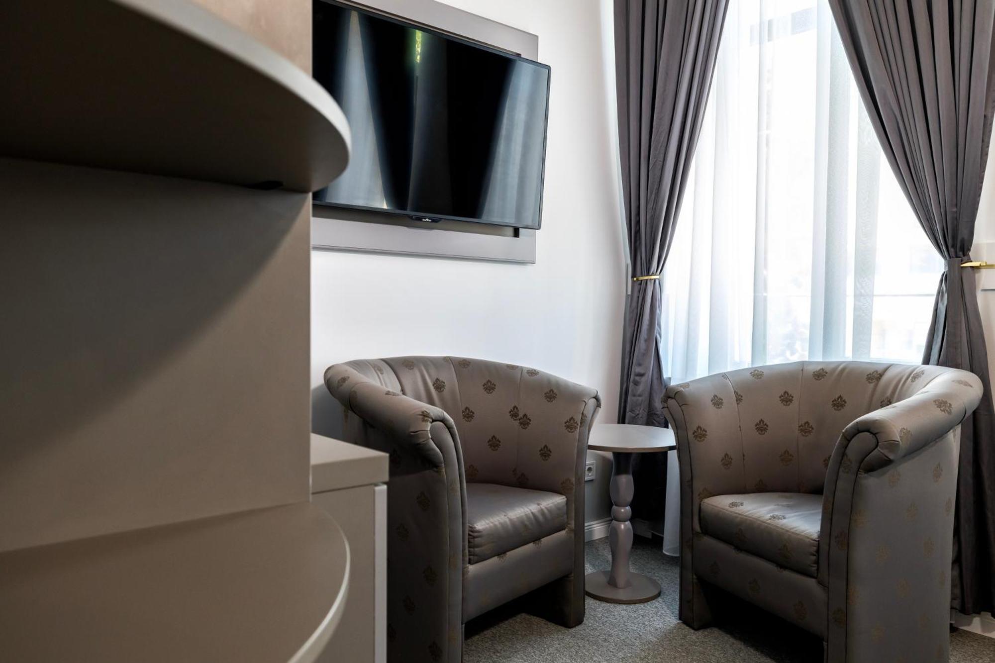 La Strada Boutique Villa Pitesti Bagian luar foto