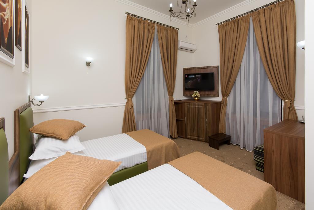 La Strada Boutique Villa Pitesti Bagian luar foto
